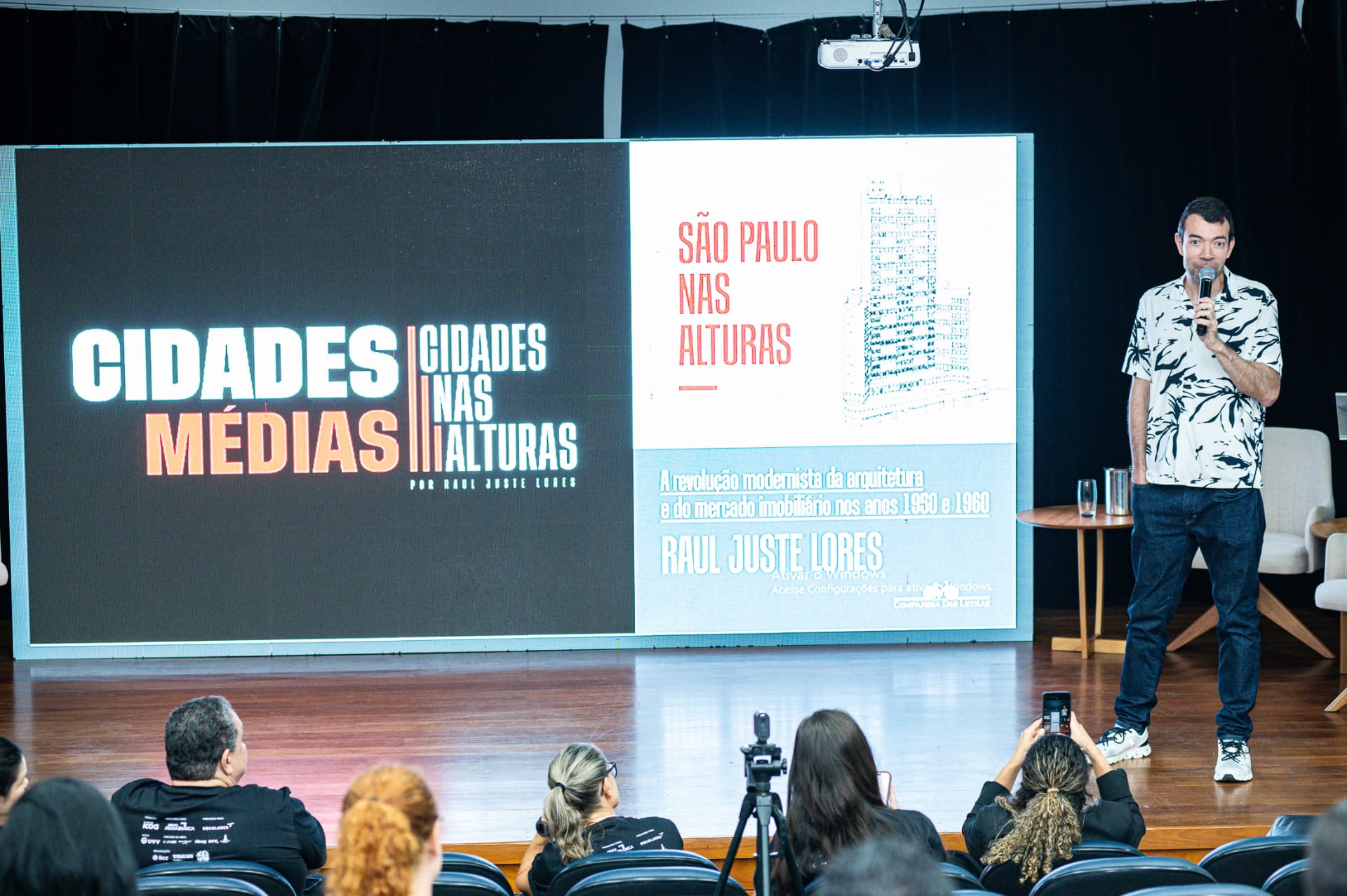 Apresentação 'Cidades médias' por Raul Juste Lores