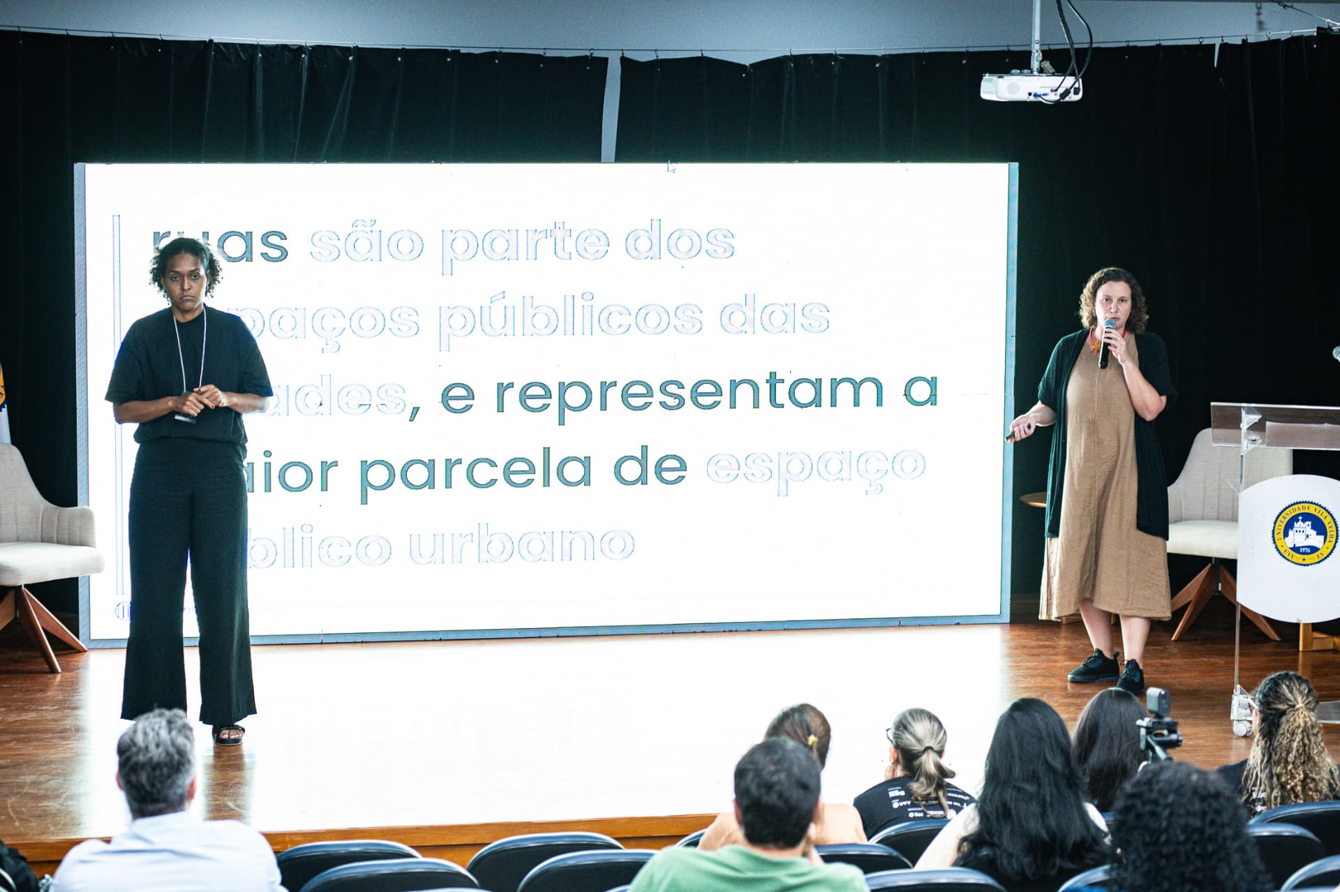 Apresentação sobre ruas como espaços públicos das cidades